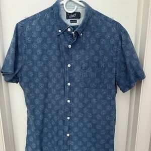 Grayer's men's button up shortsleeved collared shirt with blue anchors